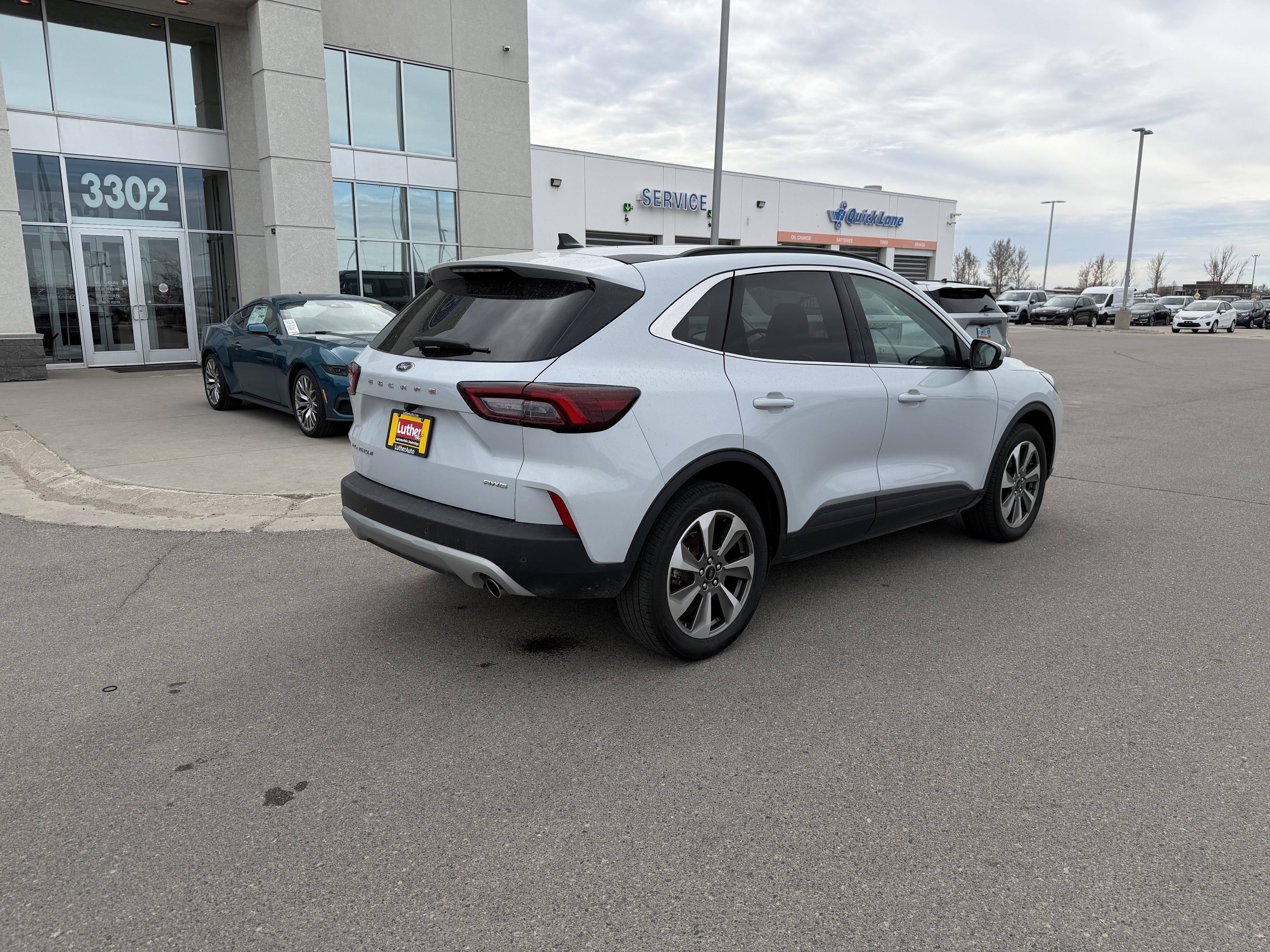 Certified 2025 Ford Escape Platinum AWD/4WD image 4