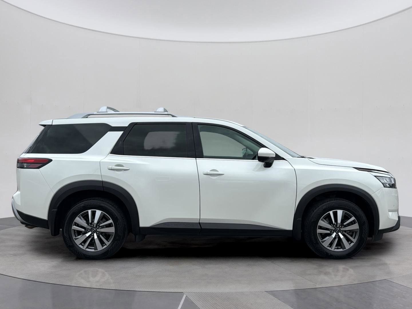 Used 2024 Nissan Pathfinder SL image 6