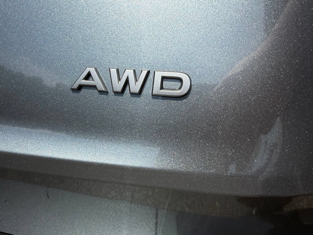 Used 2024 Nissan Rogue S AWD/4WD image 9