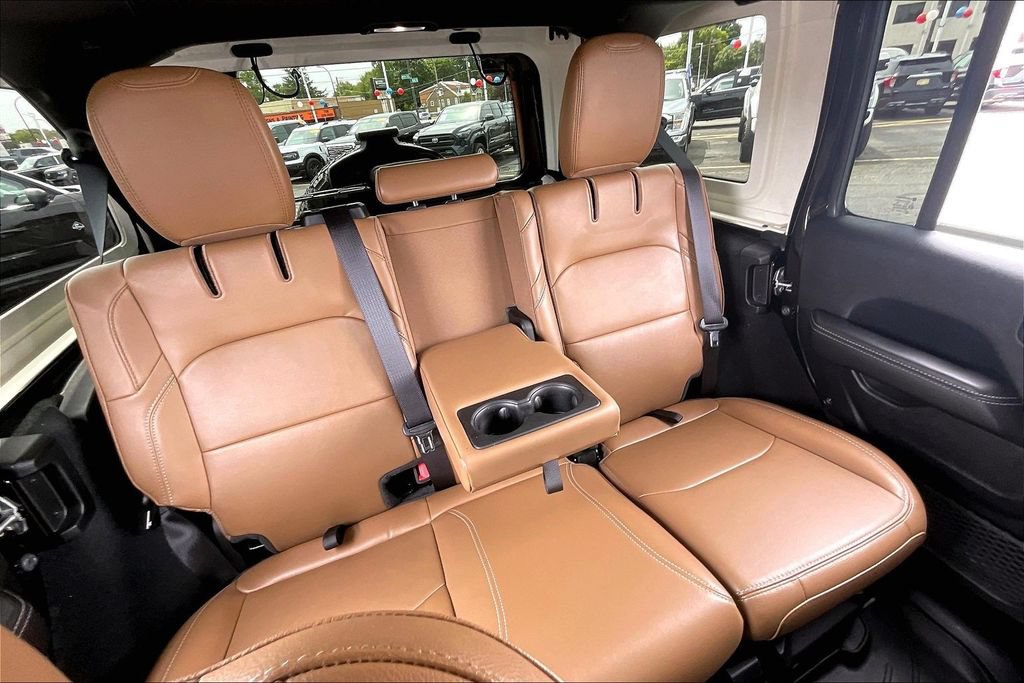 Used 2022 Jeep Wrangler Unlimited Rubicon 4xe w/ Cold Weather Group AWD/4WD image 26