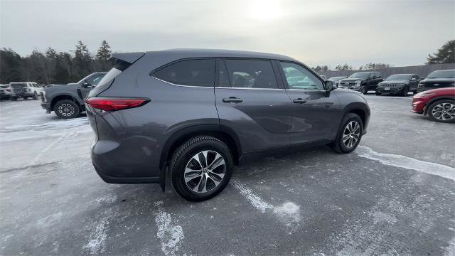 Used 2021 Toyota Highlander XLE image 6
