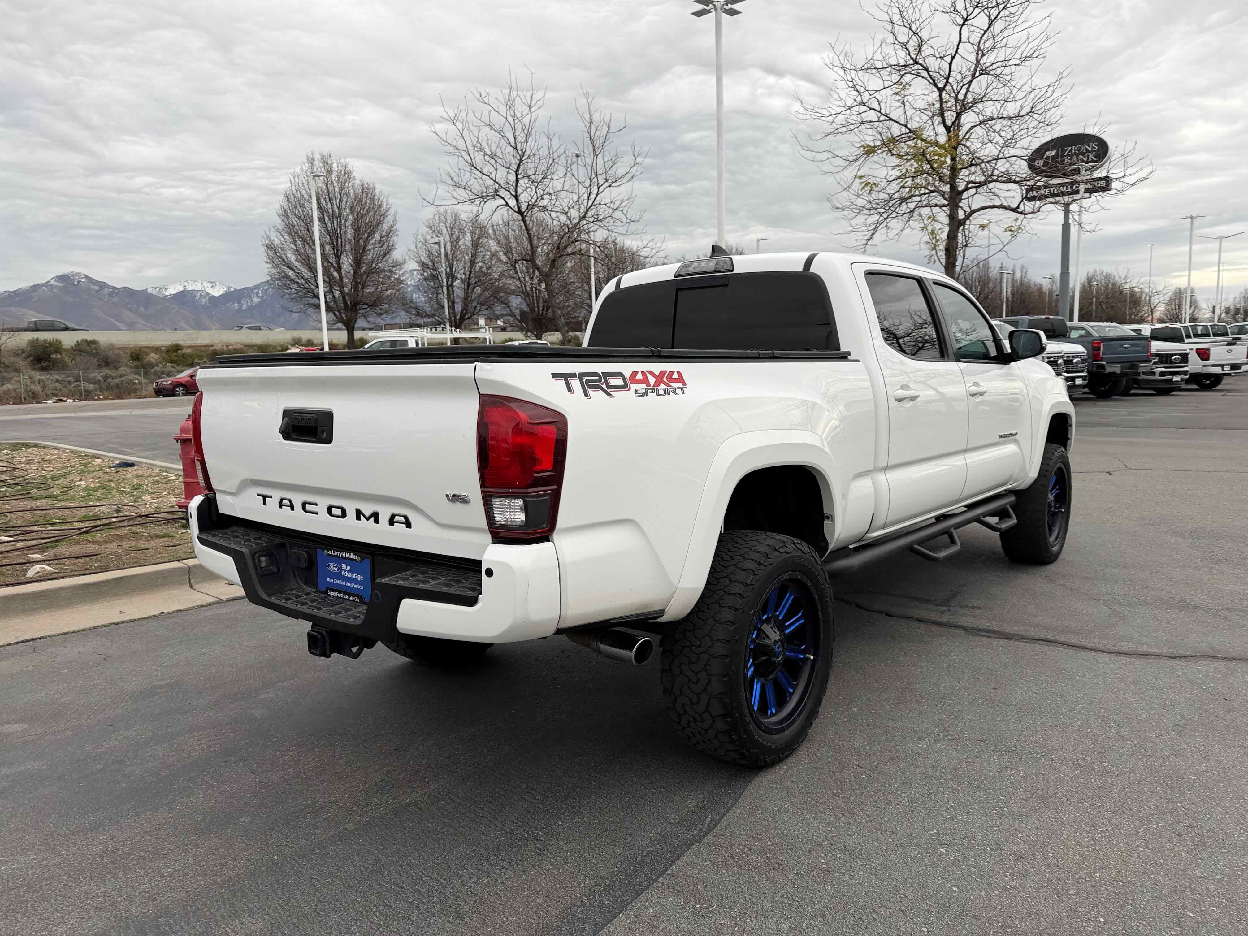 Used 2019 Toyota Tacoma TRD Sport image 7