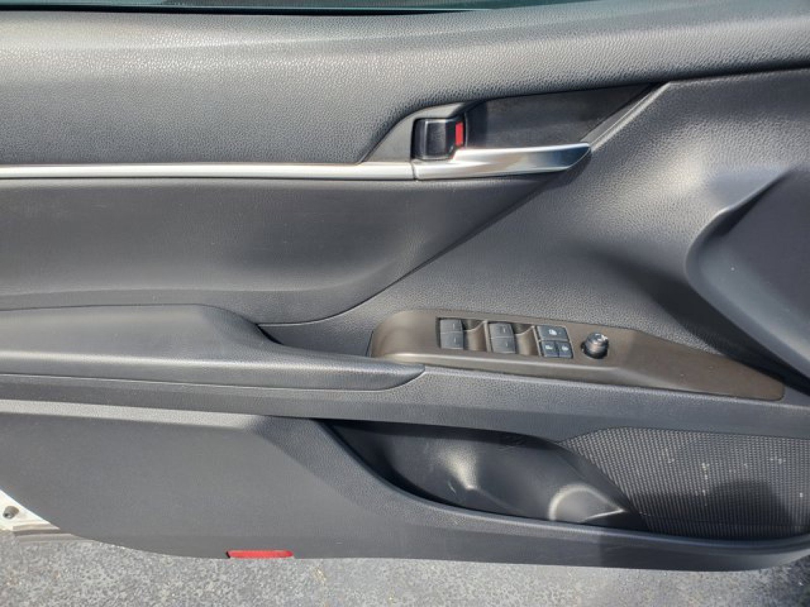 Used 2022 Toyota Camry SE w/ Convenience Package image 13