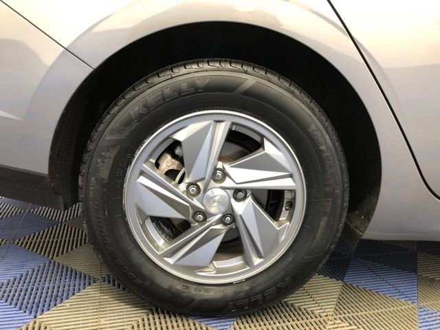 Used 2024 Hyundai Elantra SE image 11