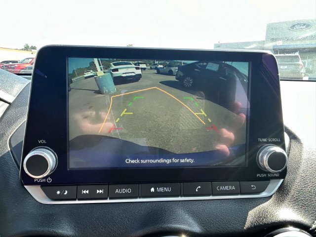 Used 2025 Nissan Sentra SV FWD image 18