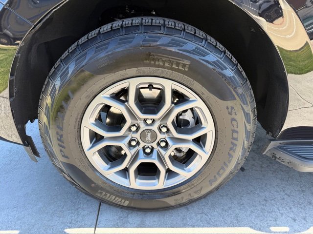 Certified 2025 Ford Expedition Active image 6