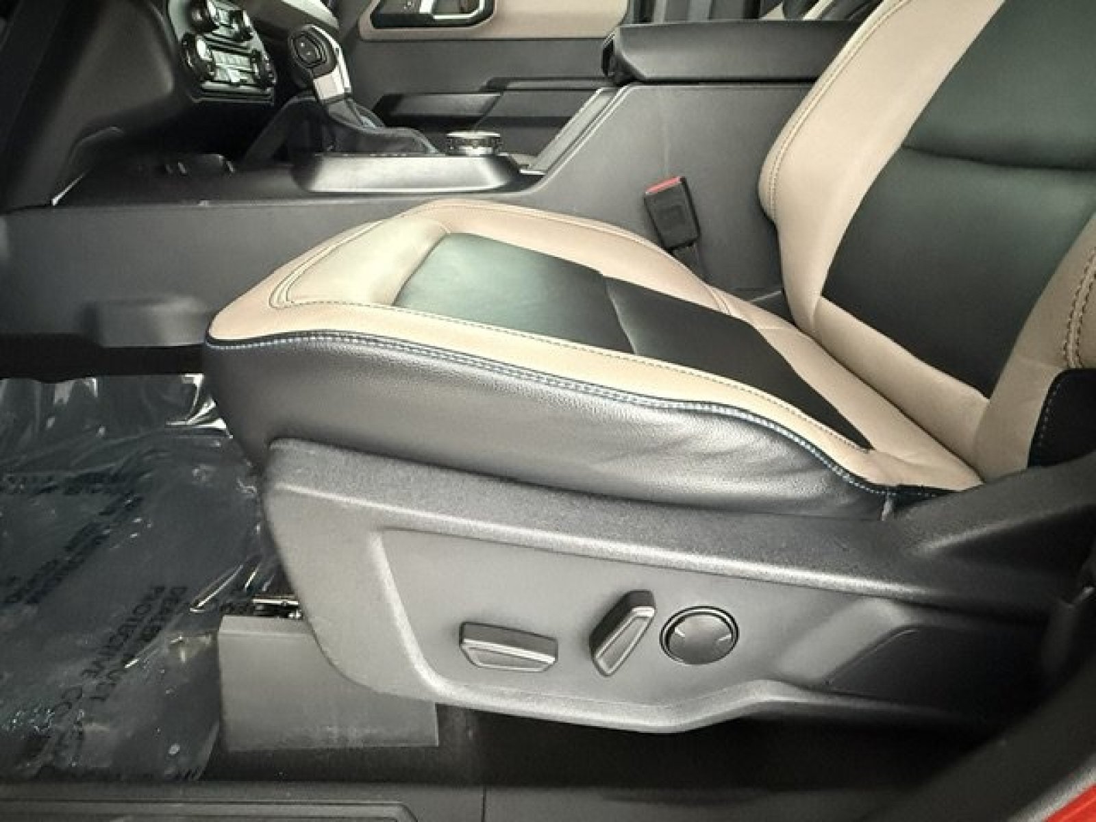 Certified 2024 Ford Bronco Wildtrak AWD/4WD image 9