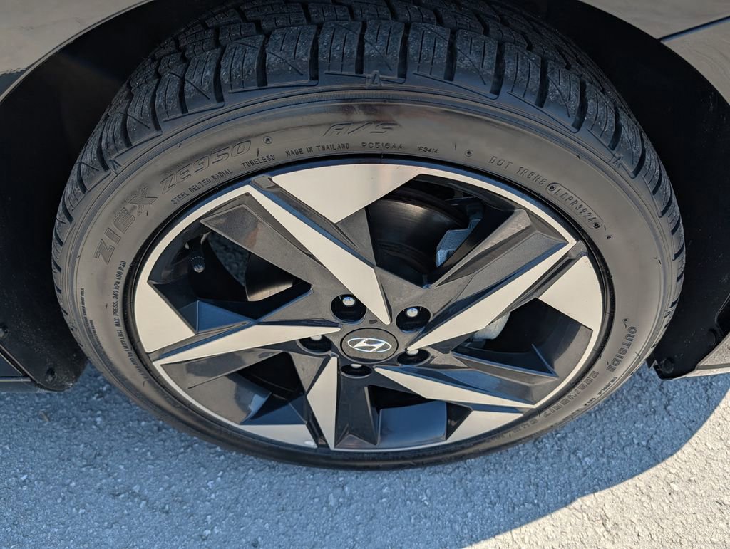 Used 2023 Hyundai Elantra SEL w/ Convenience Package image 30