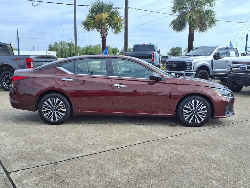 Used 2025 Nissan Altima 2.5 SV FWD image 8