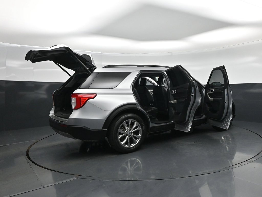 Certified 2021 Ford Explorer XLT w/ Equipment Group 202A RWD image 5