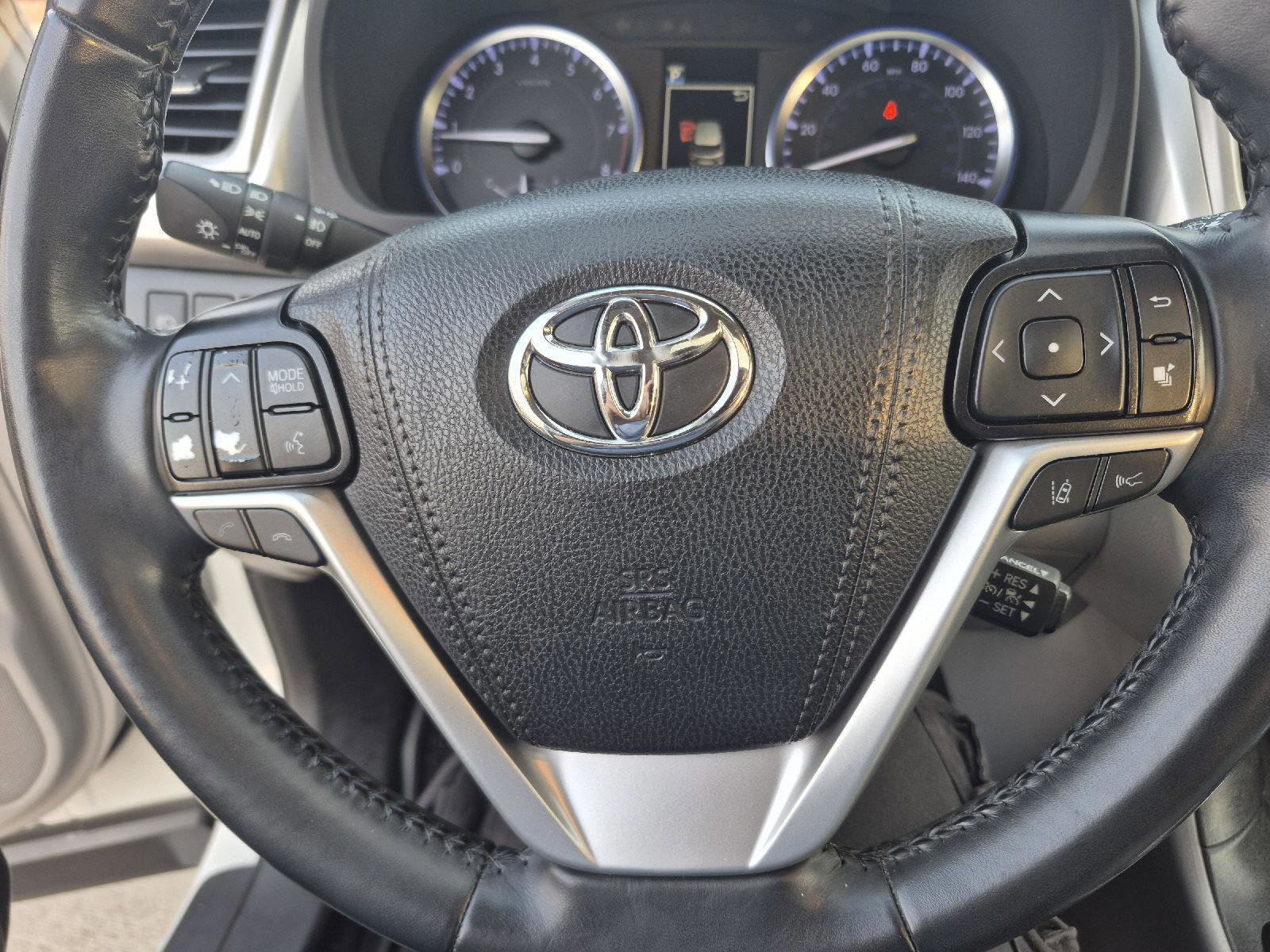 Used 2019 Toyota Highlander XLE FWD image 13