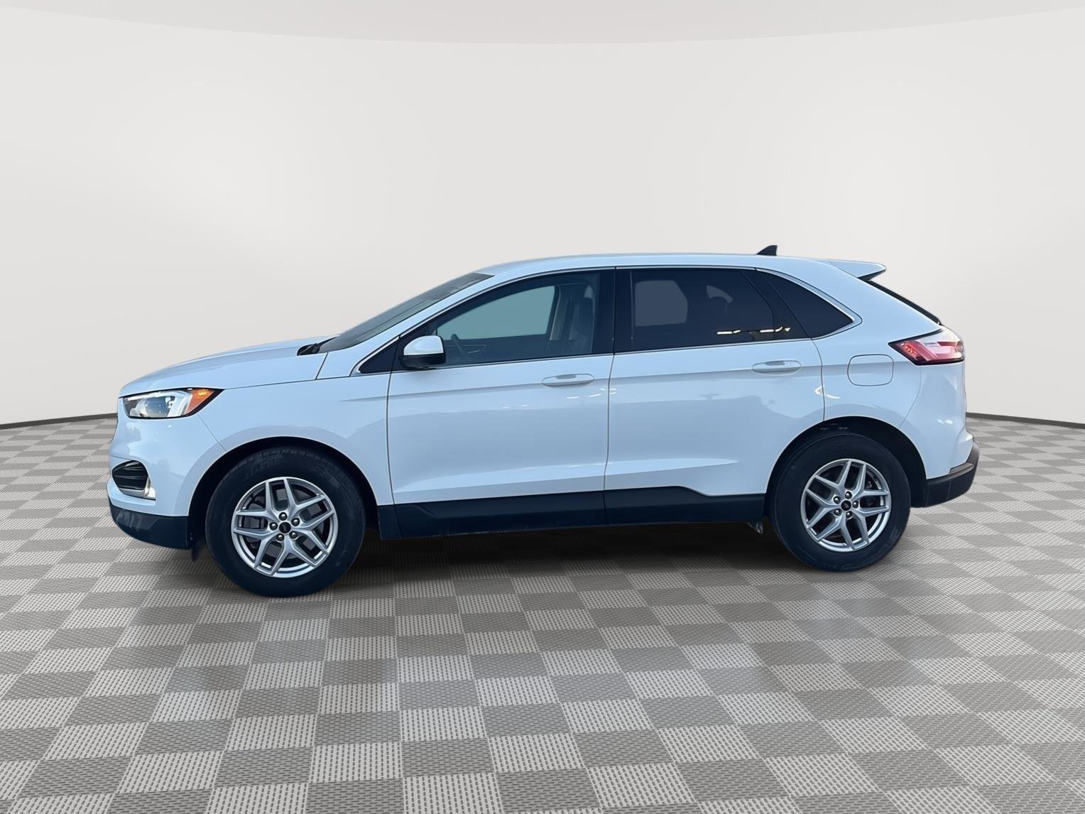 Certified 2024 Ford Edge SEL w/ Convenience Package image 2