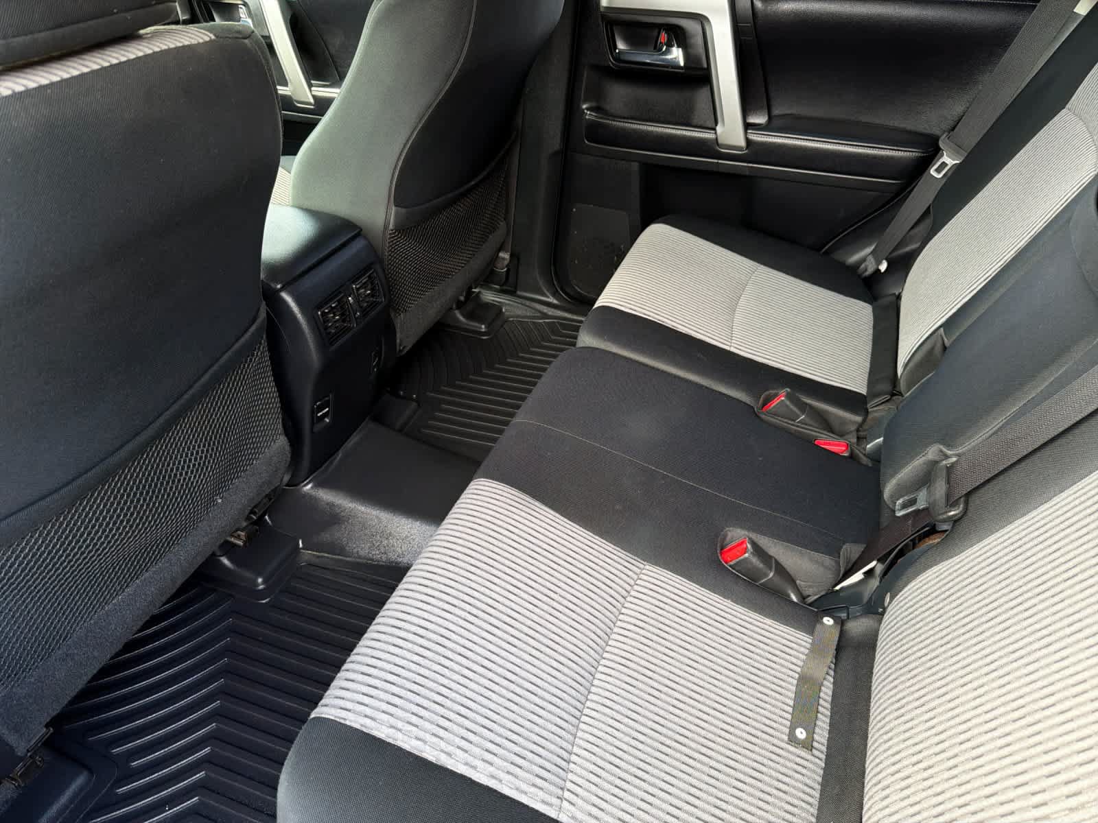 Used 2017 Toyota 4Runner SR5 RWD image 4