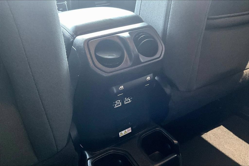 Used 2024 Jeep Wrangler Unlimited Sahara w/ Technology Group AWD/4WD image 11