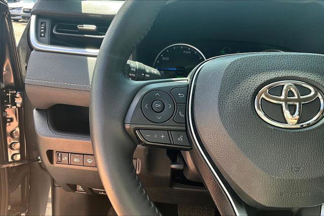 Used 2022 Toyota RAV4 XLE Premium AWD/4WD image 18
