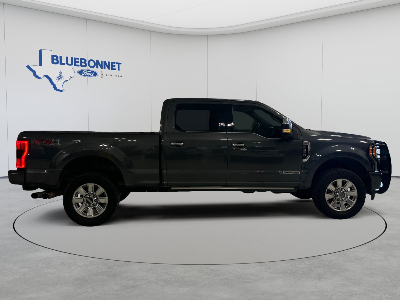 Certified 2018 Ford F350 Platinum w/ Platinum Ultimate Package AWD/4WD image 4