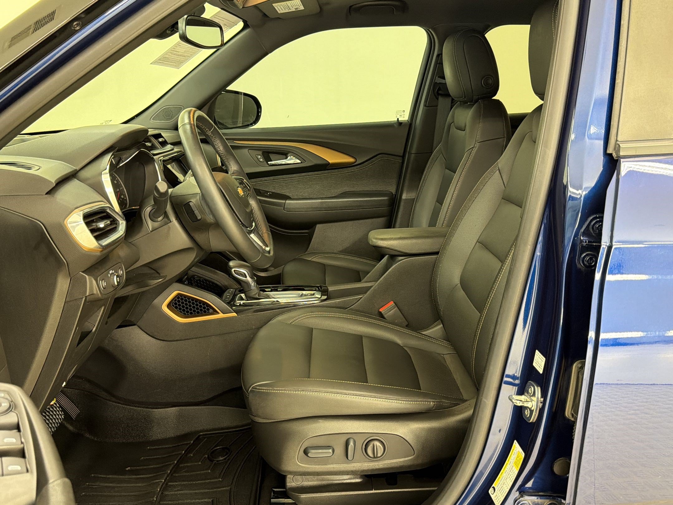 Used 2023 Chevrolet TrailBlazer ACTIV w/ Sun and Liftgate Package FWD image 5