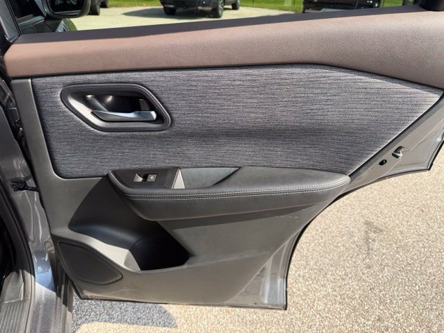 Used 2023 Nissan Rogue SV AWD/4WD image 32