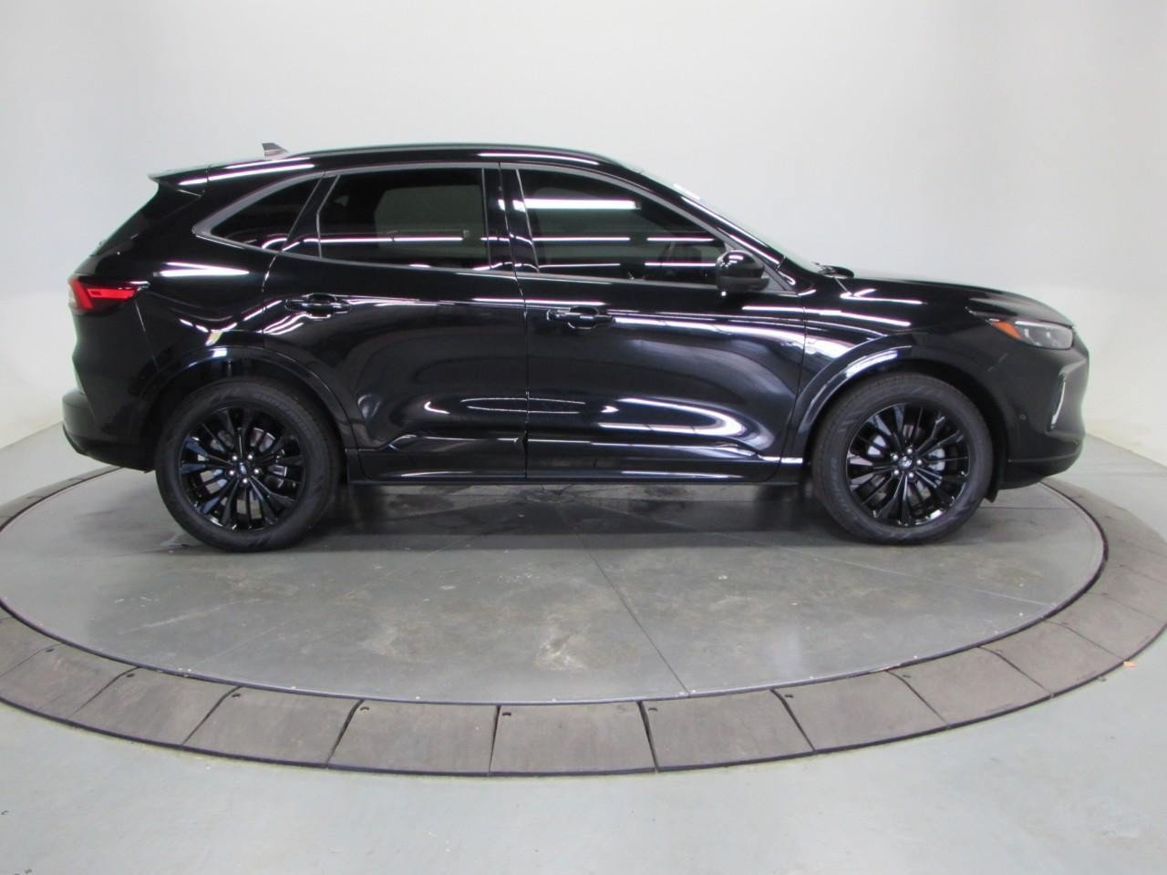 Certified 2023 Ford Escape ST-Line Elite w/ Premium Technology Package AWD/4WD image 8