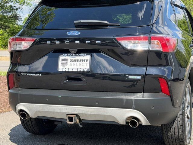 Certified 2020 Ford Escape Titanium AWD/4WD image 32