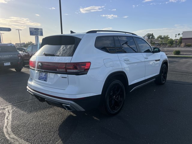 Used 2024 Volkswagen Atlas Peak Edition SE AWD/4WD image 5