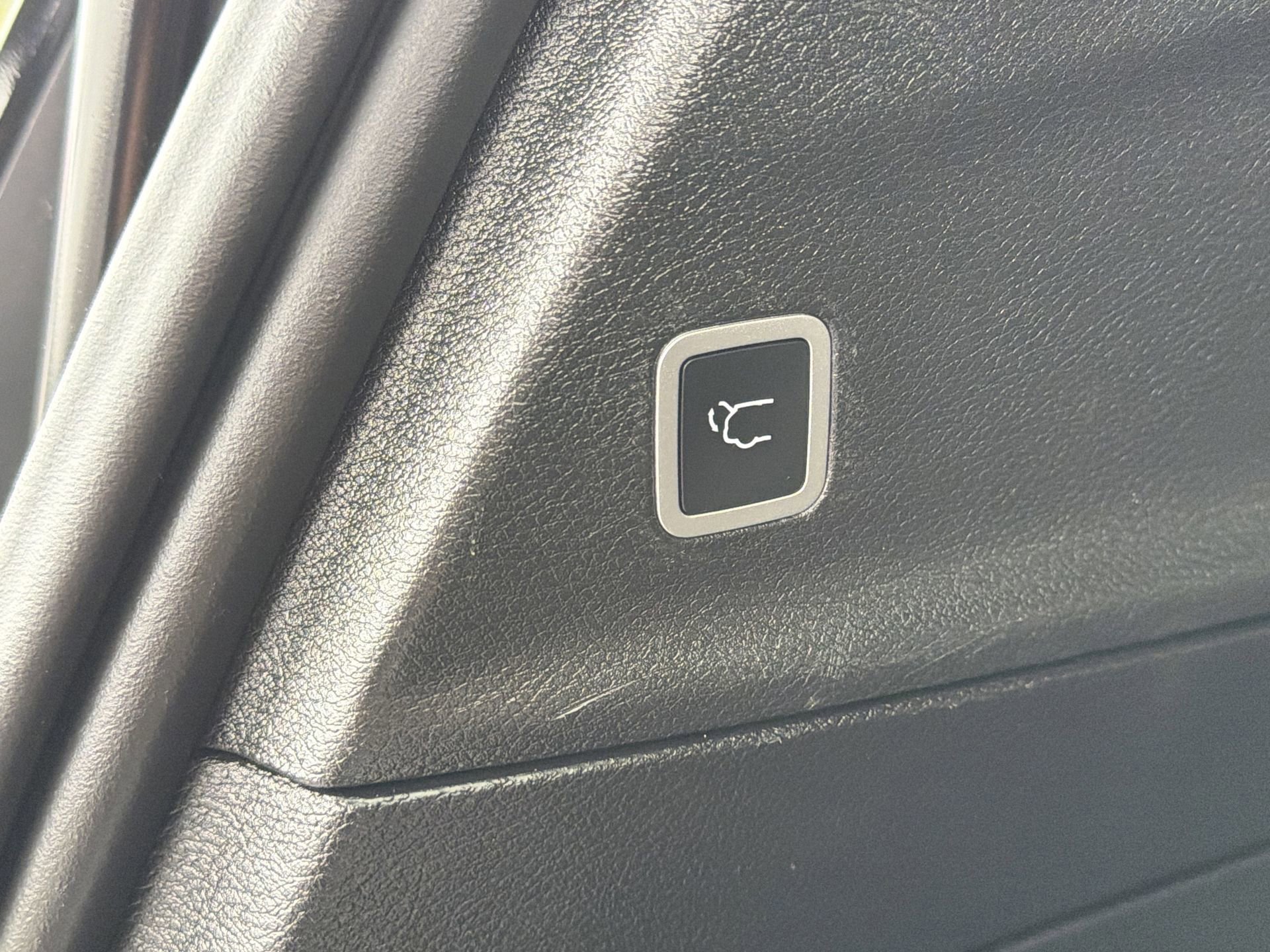 Used 2023 Chrysler Pacifica Touring image 33