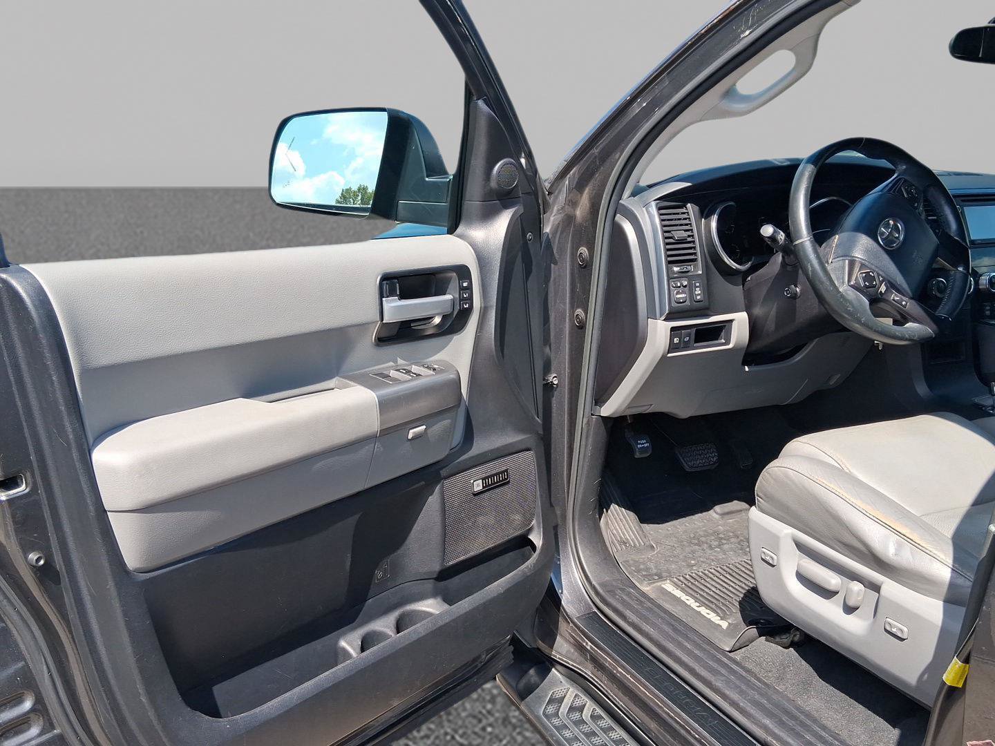 Used 2019 Toyota Sequoia Limited w/ Safety & Convenience Package AWD/4WD image 9
