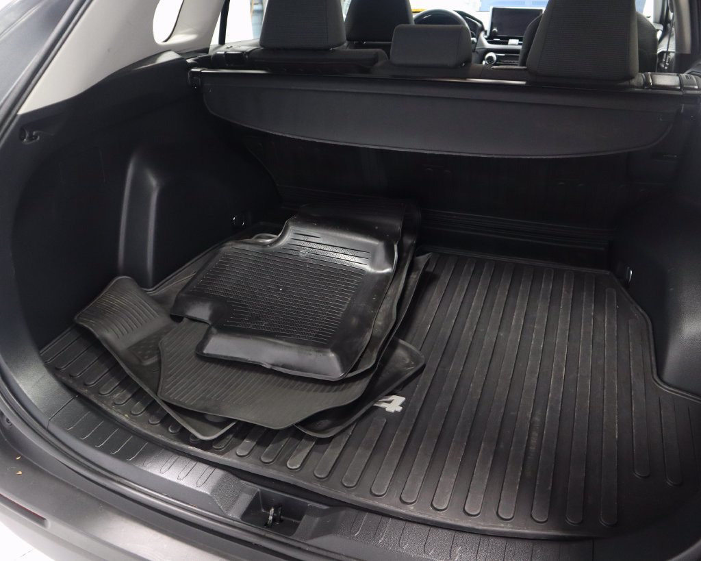 Used 2023 Toyota RAV4 LE AWD/4WD image 12