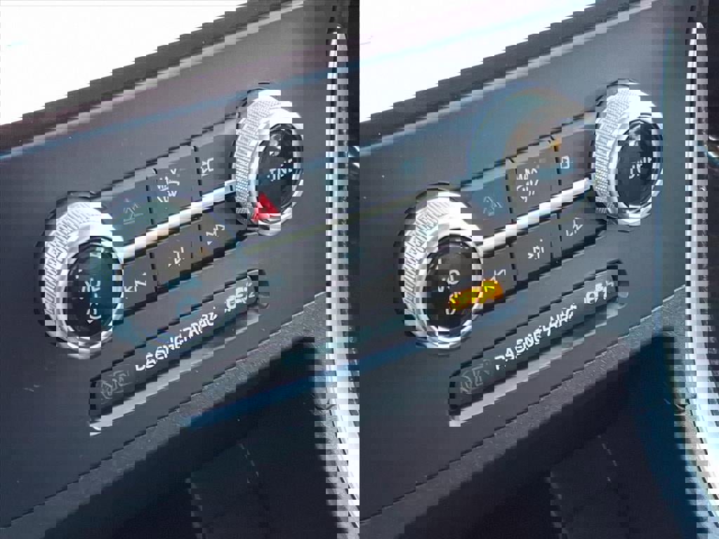 Certified 2024 Ford Edge SE image 28