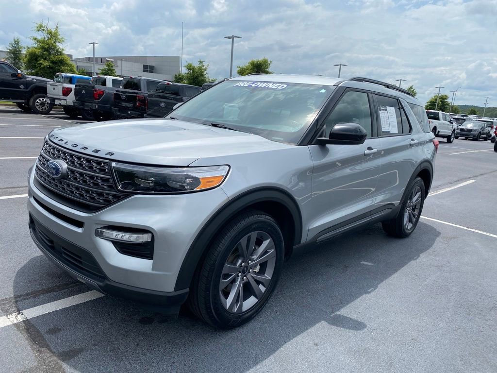 Certified 2022 Ford Explorer XLT w/ Equipment Group 202A AWD/4WD image 3