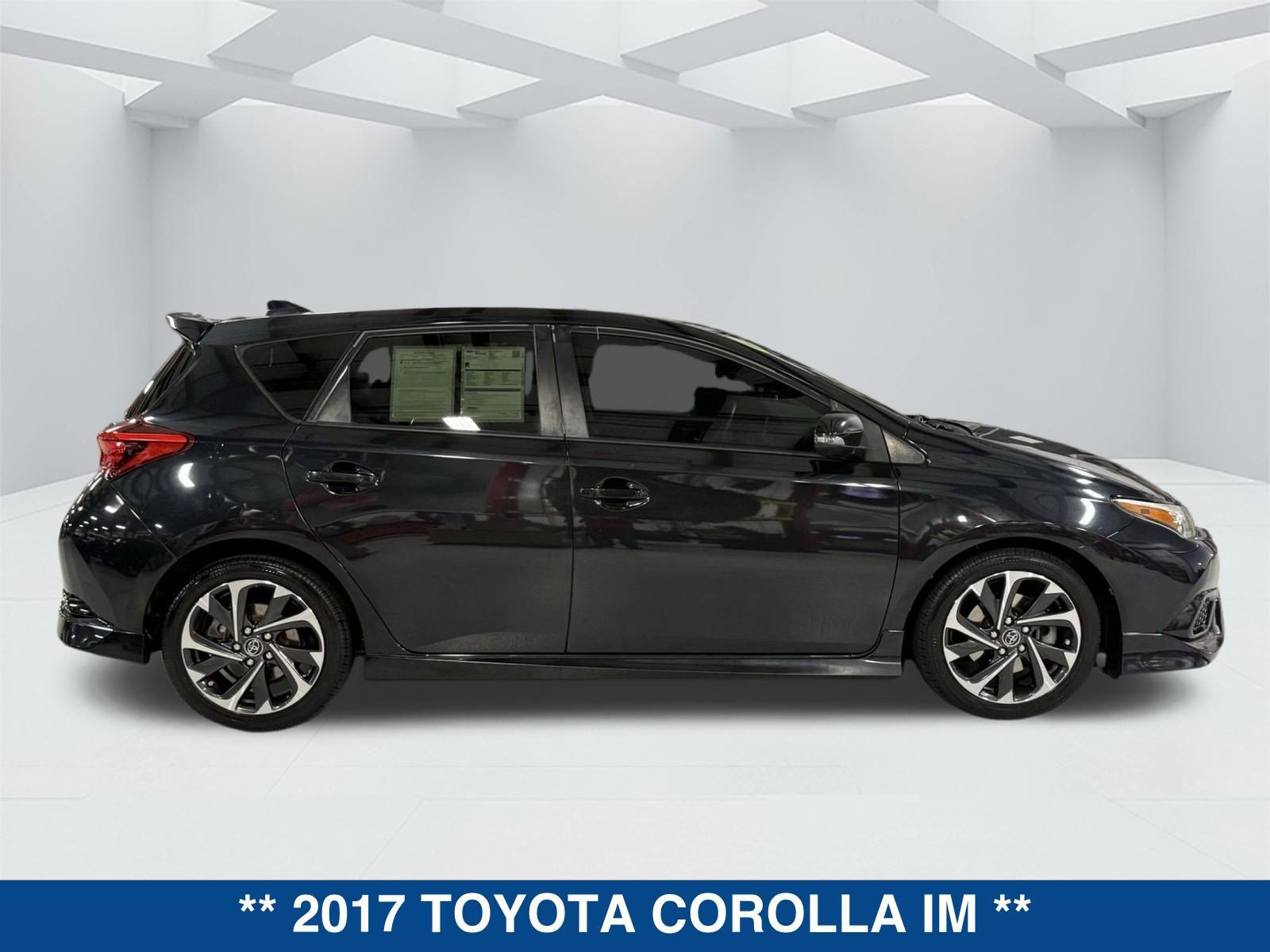Used 2017 Toyota Corolla iM image 5