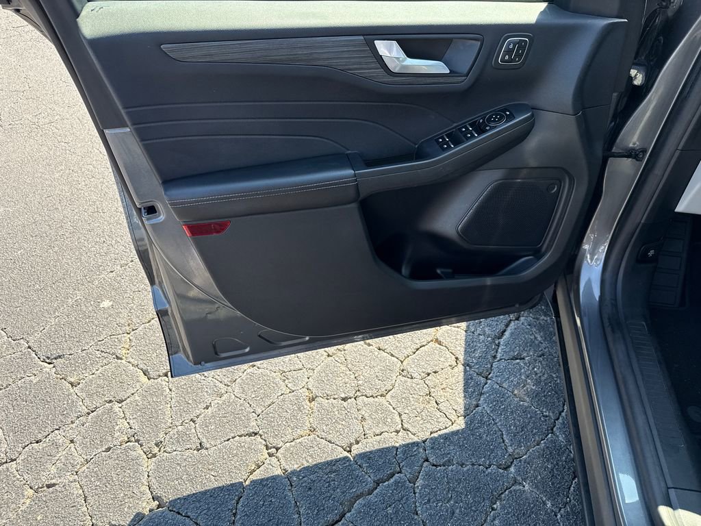 Certified 2023 Ford Escape Platinum image 10