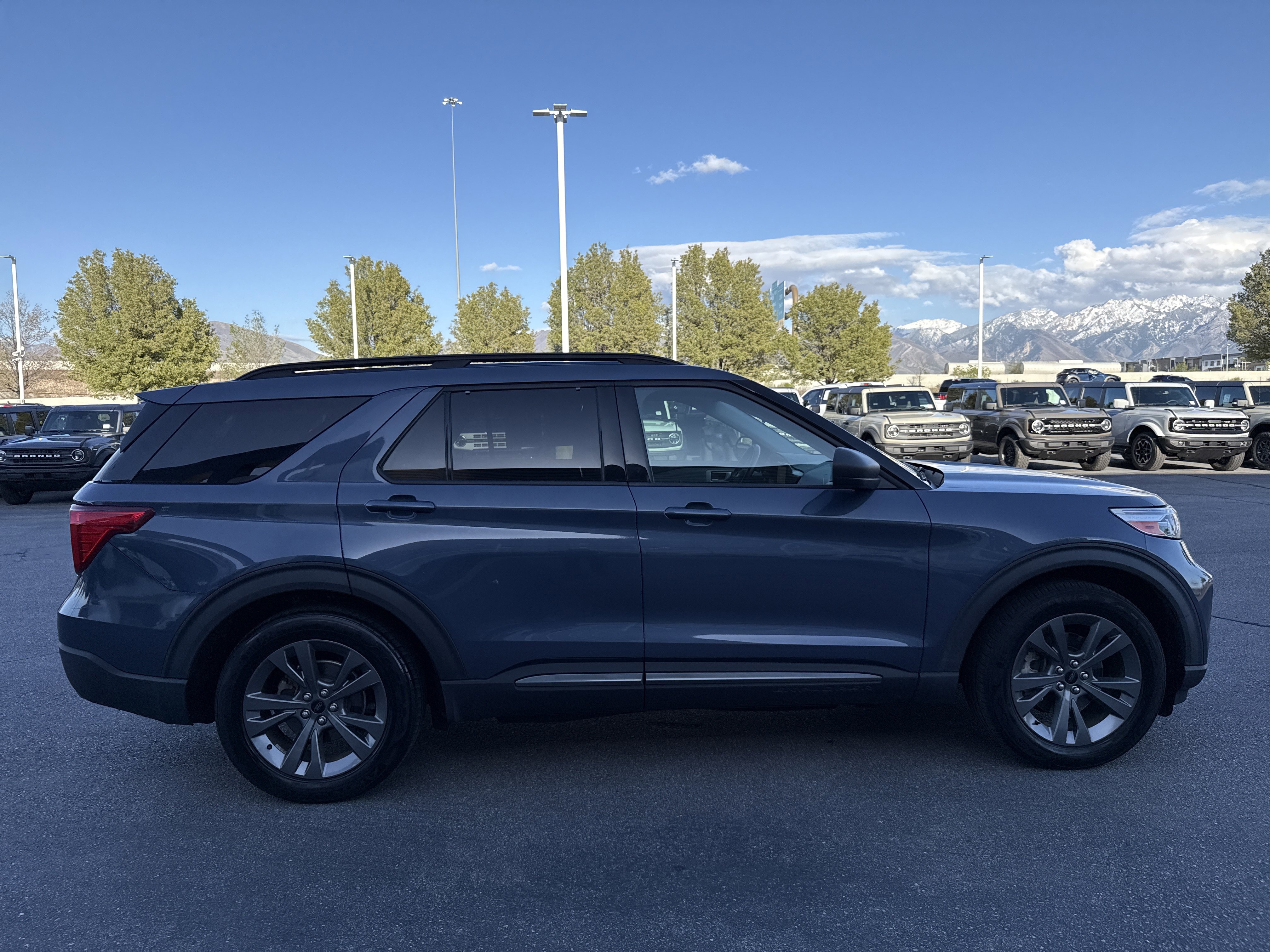 Certified 2021 Ford Explorer XLT w/ Equipment Group 202A RWD image 11