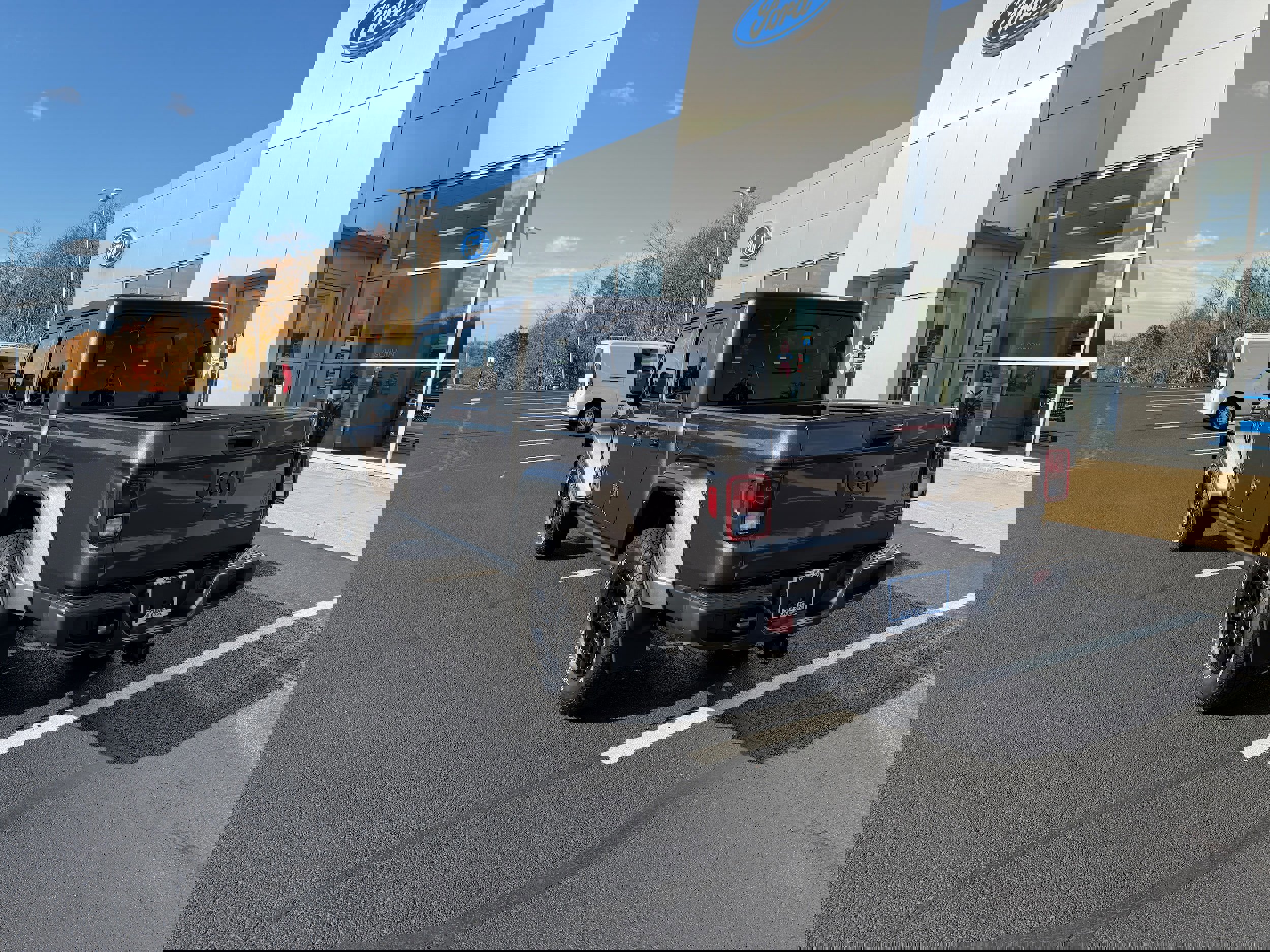 Used 2021 Jeep Gladiator Willys image 6