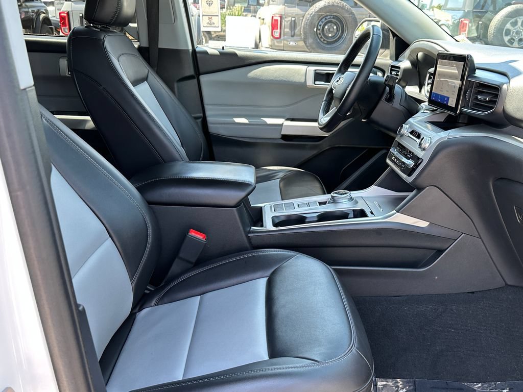 Certified 2023 Ford Explorer XLT w/ Equipment Group 202A RWD image 16