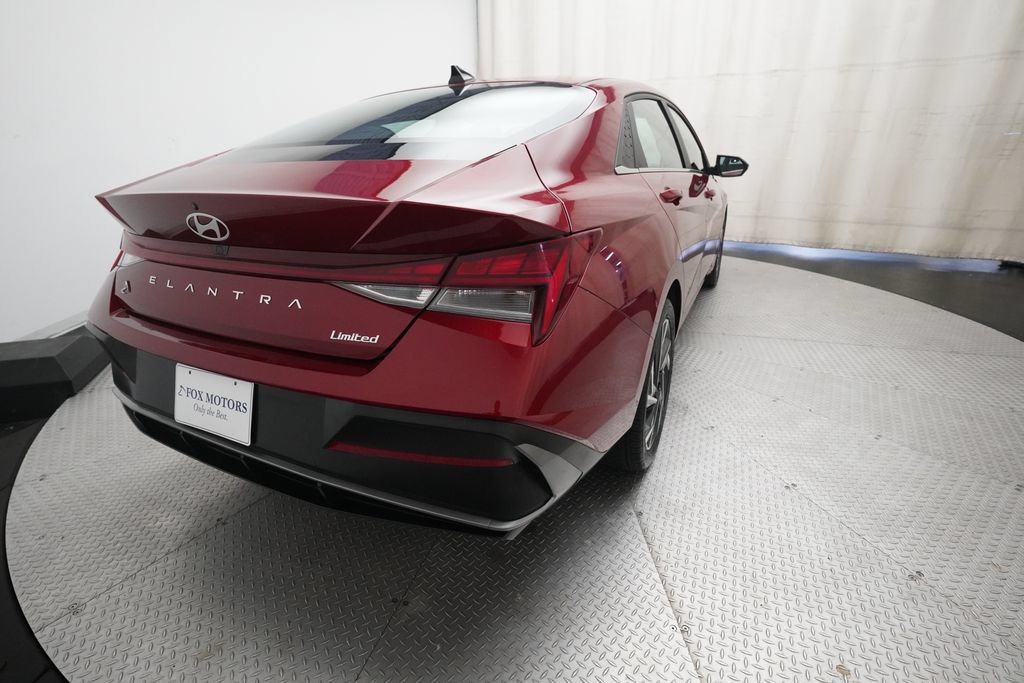 Used 2025 Hyundai Elantra Limited FWD image 13