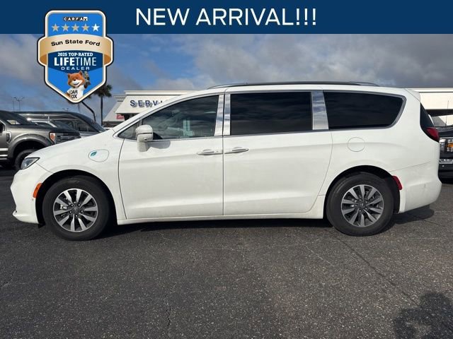 Used 2021 Chrysler Pacifica Touring-L w/ Uconnect Theater Family Group image 5