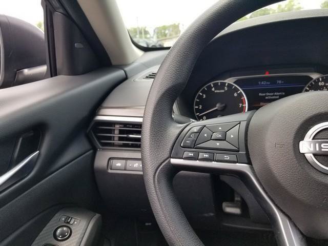 Used 2024 Nissan Altima 2.5 SV FWD image 25