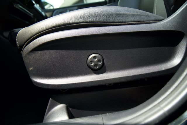 Used 2021 Mercedes-Benz GLB 250 4MATIC w/ Premium Package image 18