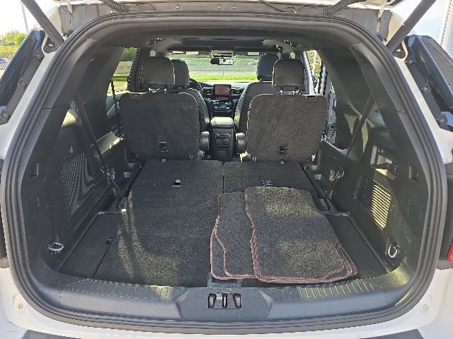 Certified 2024 Ford Explorer ST-Line w/ Class IV Trailer Tow Package AWD/4WD image 33