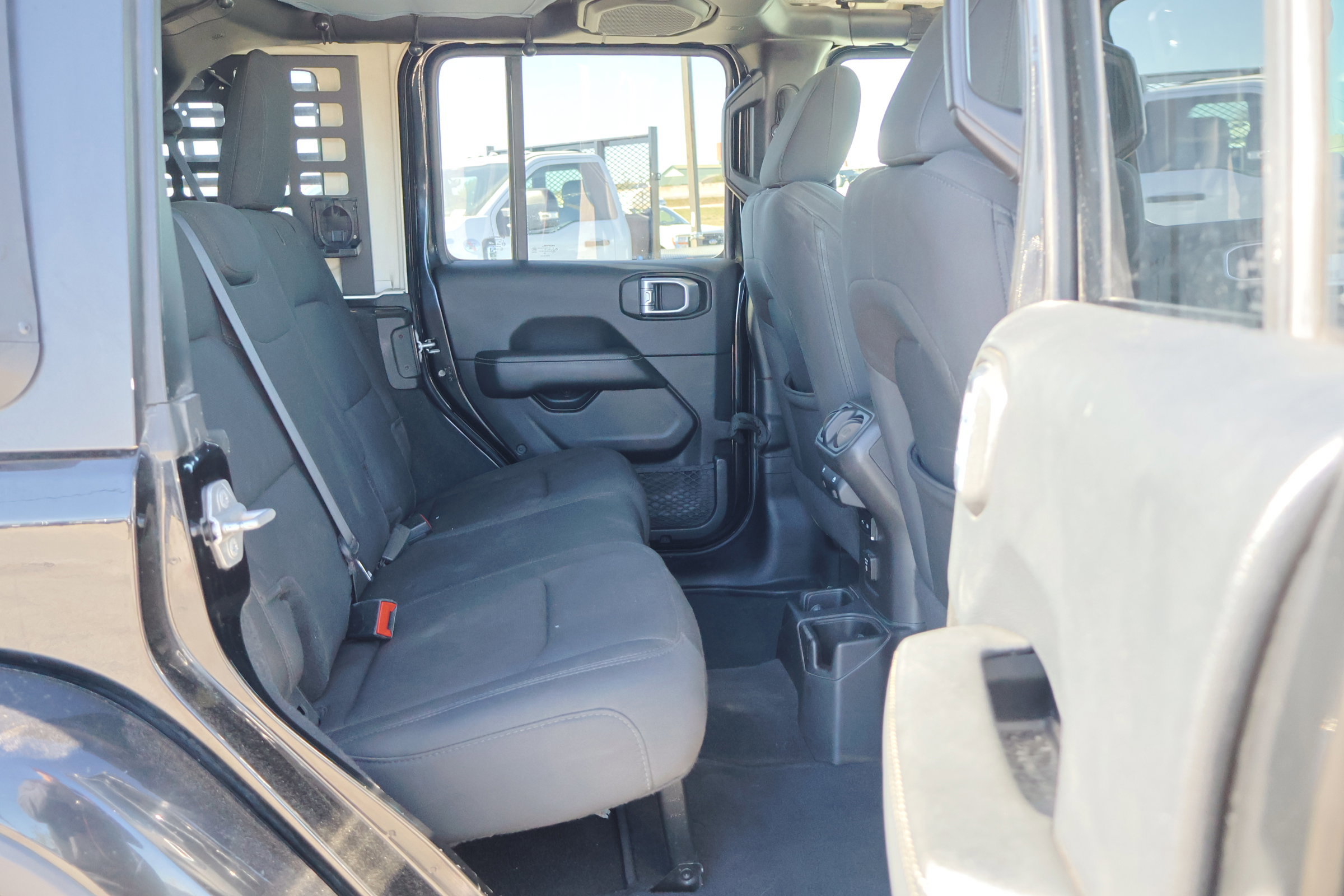 Used 2019 Jeep Wrangler Unlimited Sahara image 33