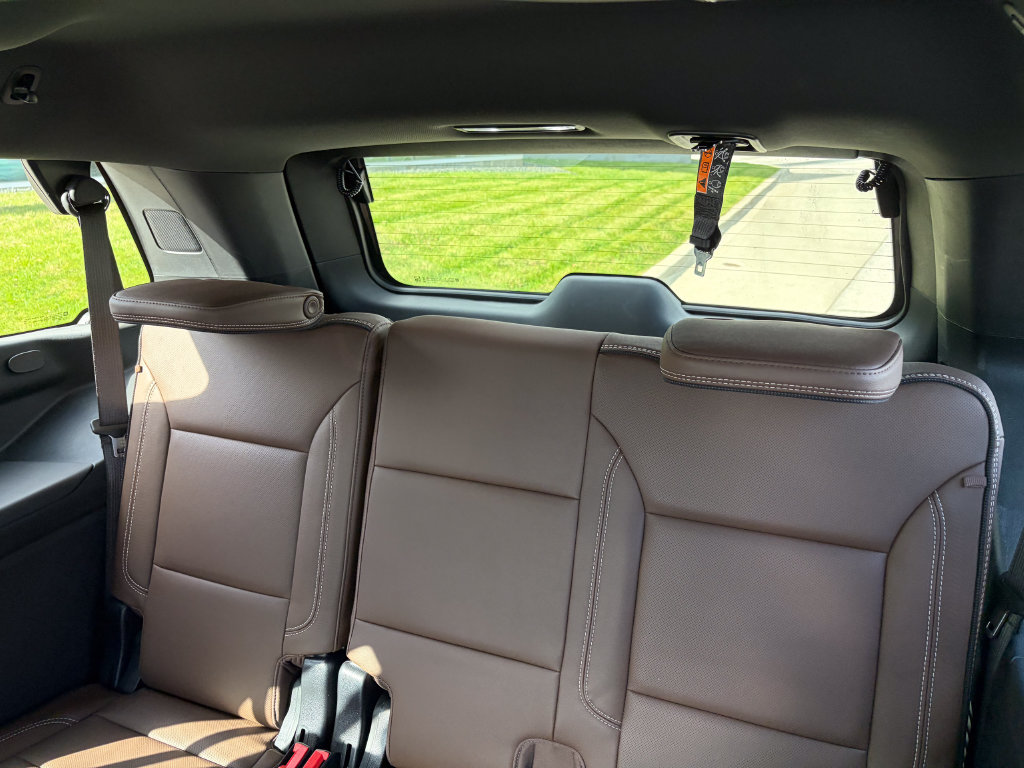 Used 2025 Chevrolet Tahoe High Country AWD/4WD image 15