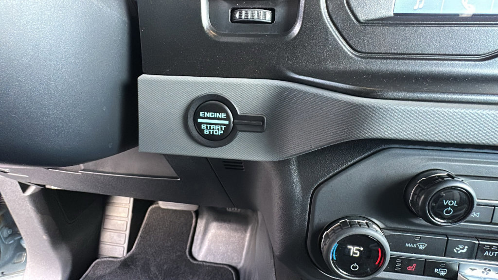 Certified 2023 Ford Bronco Black Diamond w/ Sasquatch Package image 17