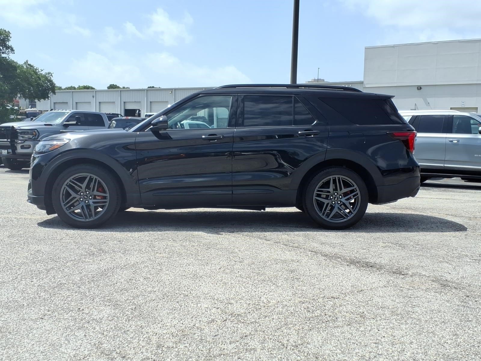 Certified 2025 Ford Explorer ST w/ Sun And Sound Package AWD/4WD image 5