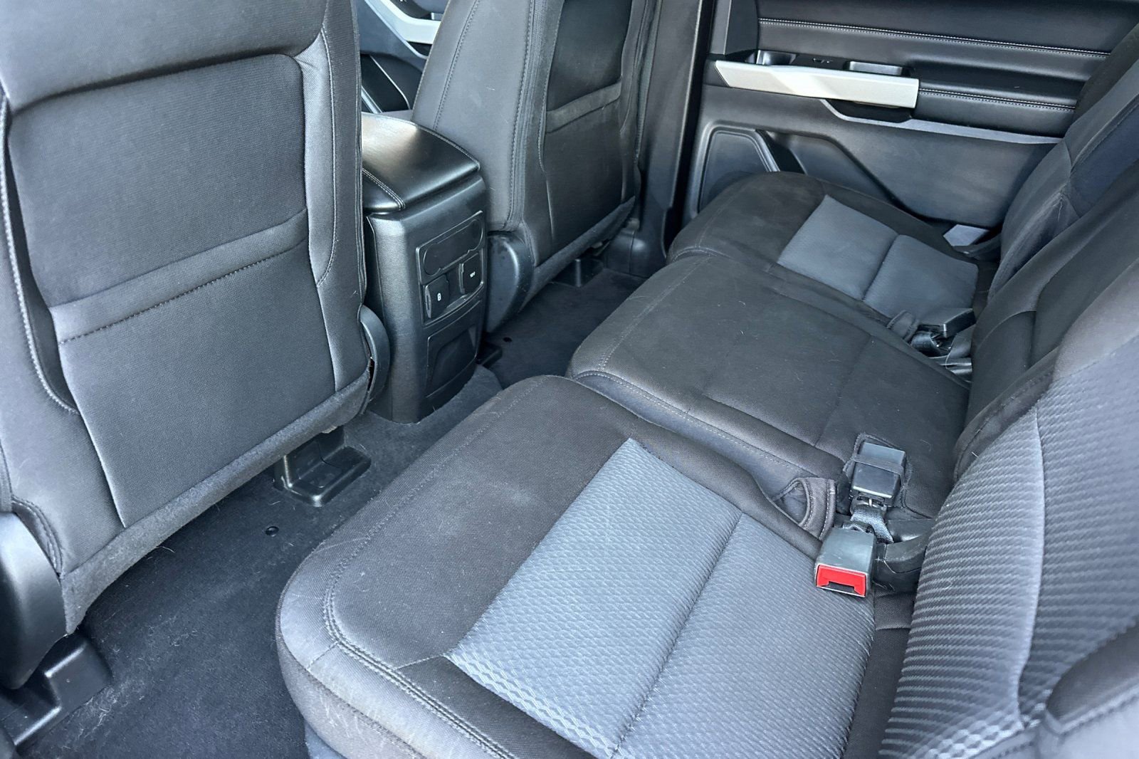 Certified 2022 Ford Explorer XLT RWD image 8
