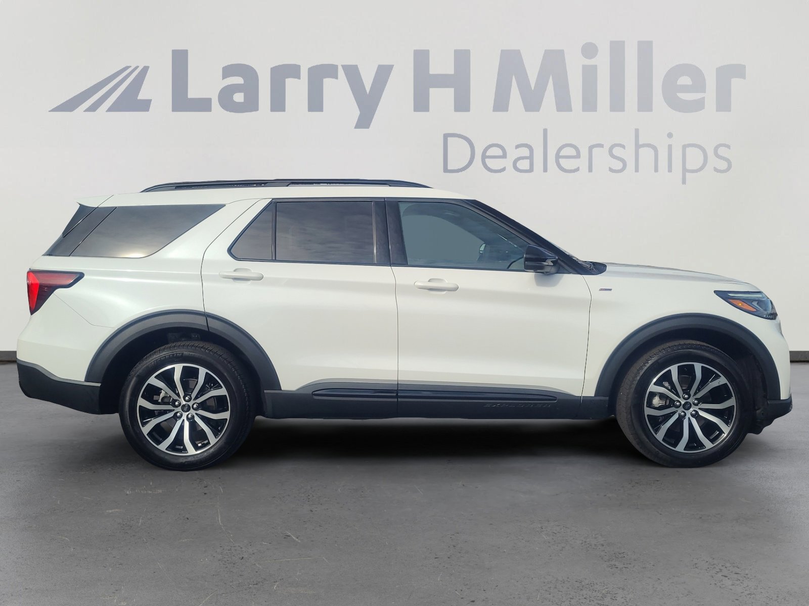 Certified 2025 Ford Explorer ST-Line image 6