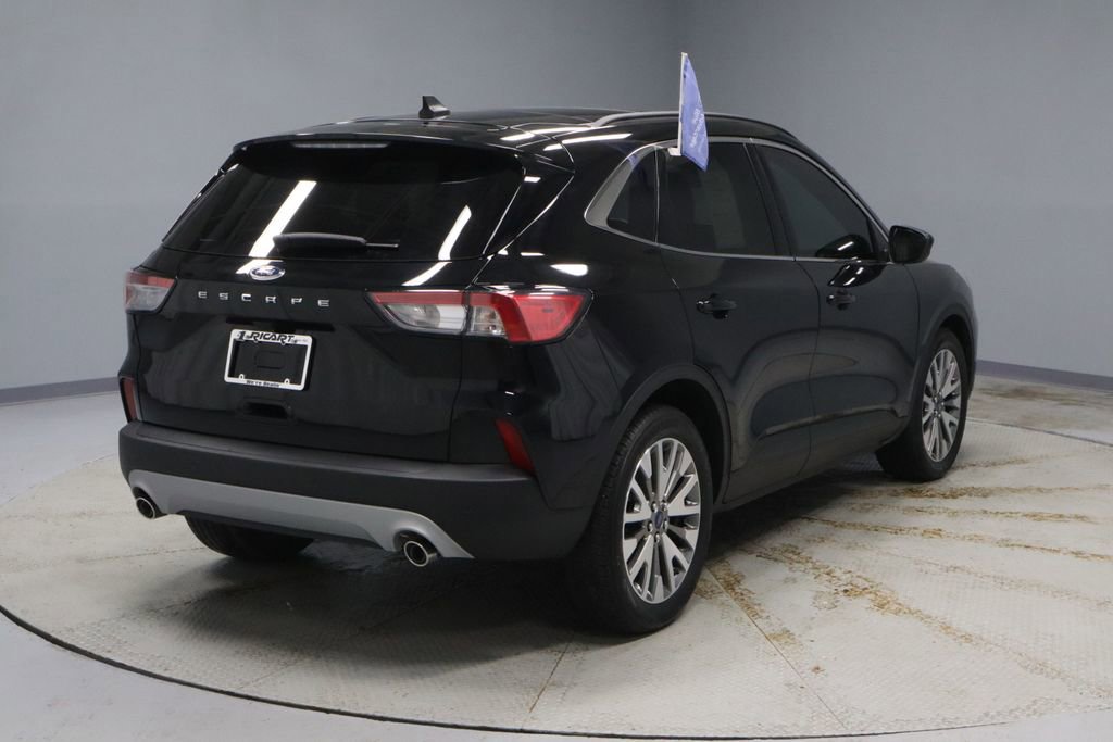 Certified 2022 Ford Escape Titanium image 5
