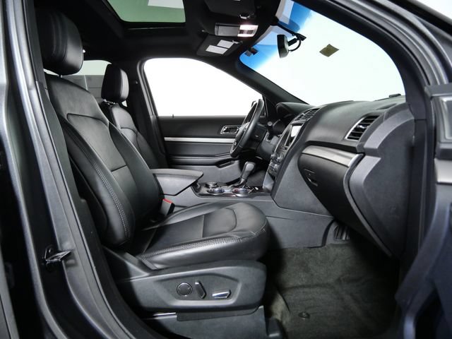Certified 2018 Ford Explorer XLT w/ Equipment Group 202A AWD/4WD image 10