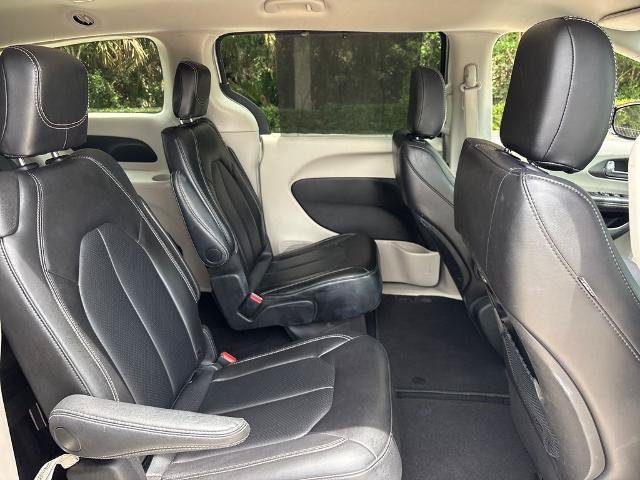Used 2024 Chrysler Pacifica Touring-L FWD image 29