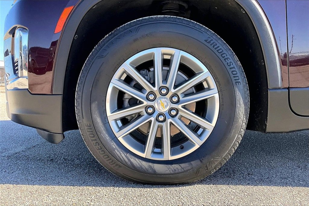 Used 2023 Chevrolet Traverse LT image 35